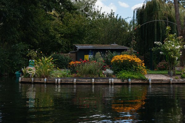 Transform Your UK Pool Area: Creative Outdoor Lighting Ideas for Stunning Aesthetics